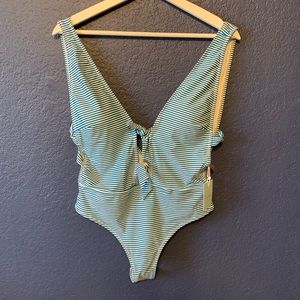 NEW CUPSHE One Piece Stripe Swimsuit Size Large